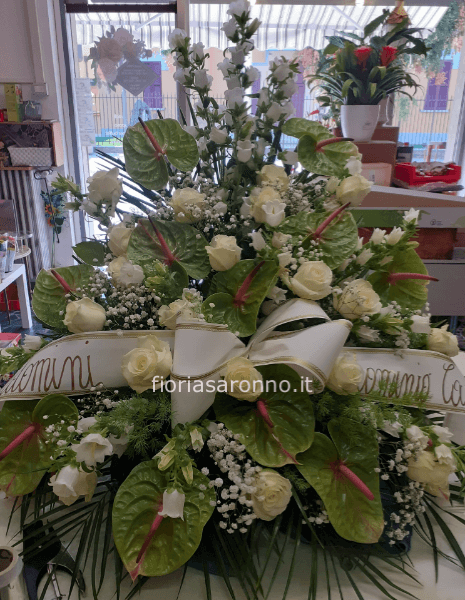 Composizione di fiori freschi colori chiari.