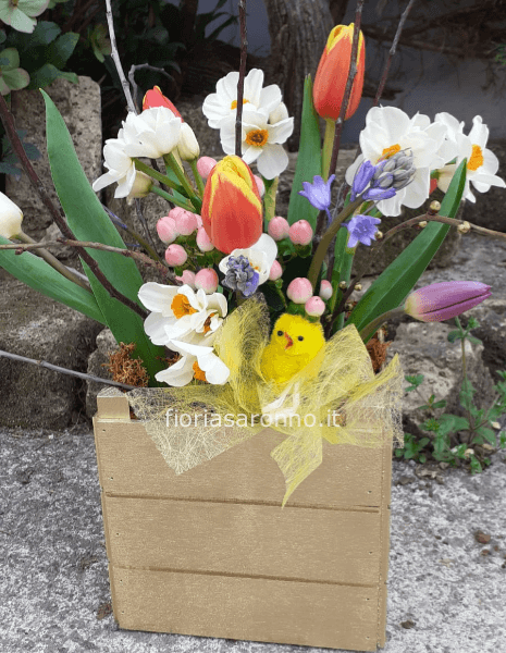 Composizione pasquale in cassetta