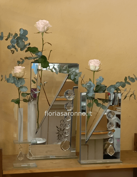 fiore in vaso di vetro